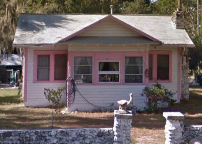 A pink and white cottage on an unassuming knoll in Yankeetown Florida